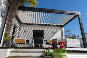 Vivre dehors tout l'été : créer un coin détente à l'ombre d'une pergola