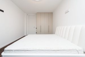 Comment choisir un surmatelas confortable pour une chambre élégante et reposante ?